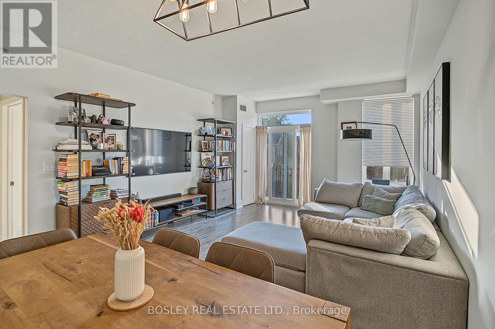 Photo of 3531 Lake Shore Boulevard