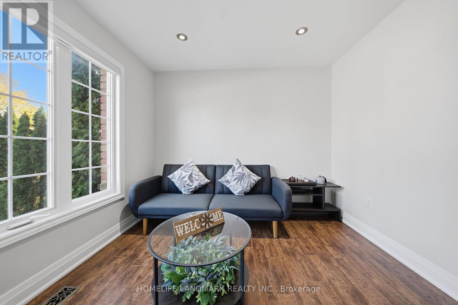 2120 Shorncliffe Boulevard, Oakville, ON photo 8