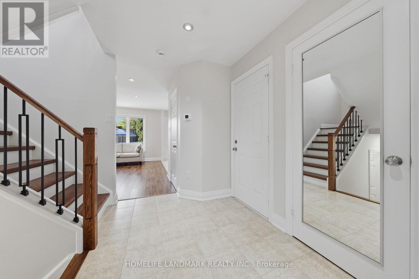 2120 Shorncliffe Boulevard, Oakville, ON photo 9
