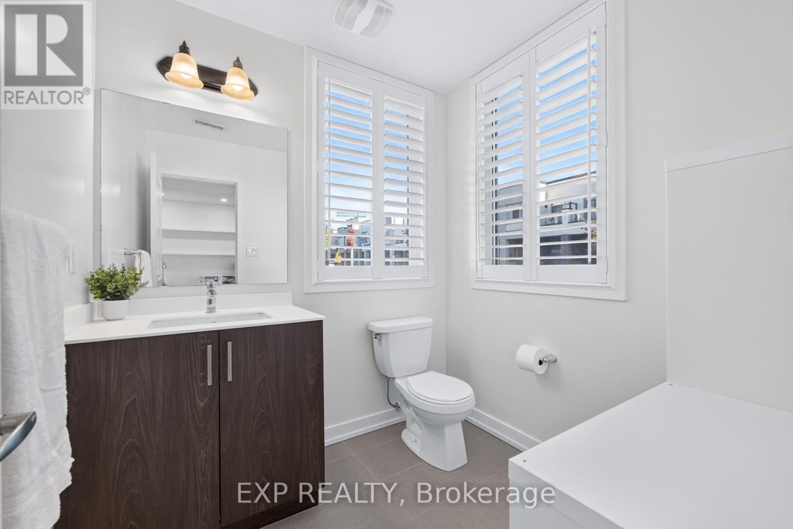 166 Loganberry Gate, Oakville, ON photo 8