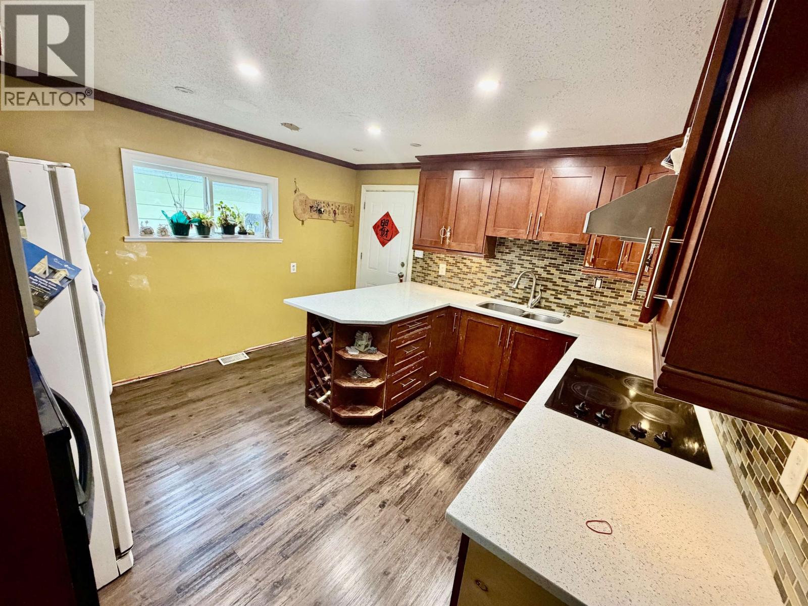 6947 Beatrice Street, Vancouver — photo 11