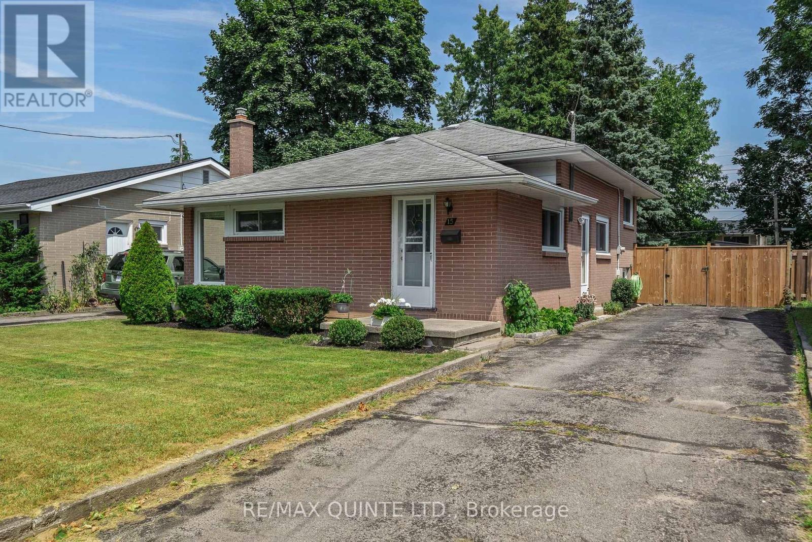 15 Linton Park Road, Belleville, ON