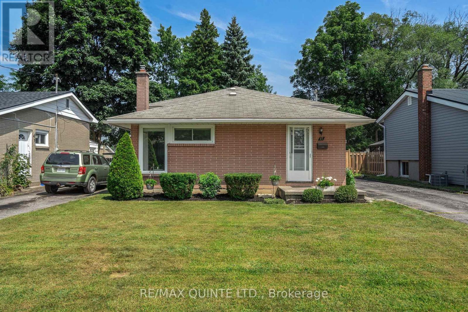 15 Linton Park Road, Belleville, ON photo 2
