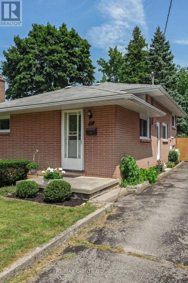 15 Linton Park Road, Belleville, ON photo 3