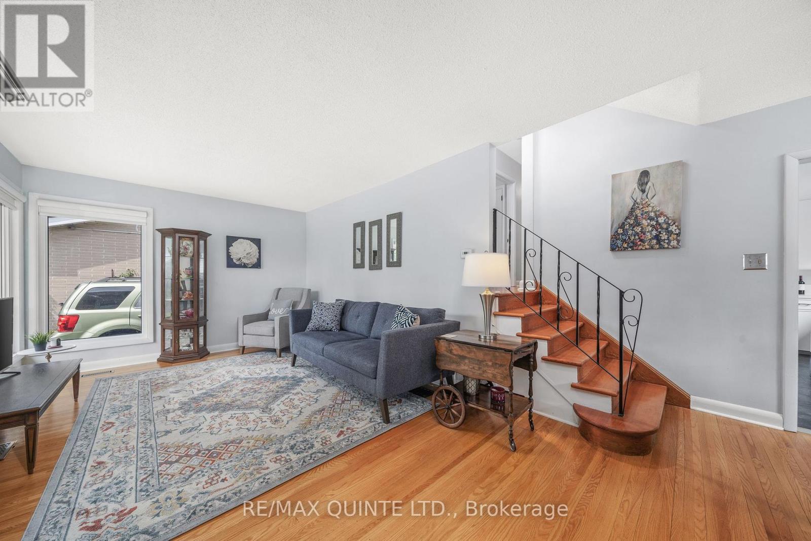 15 Linton Park Road, Belleville, ON photo 4