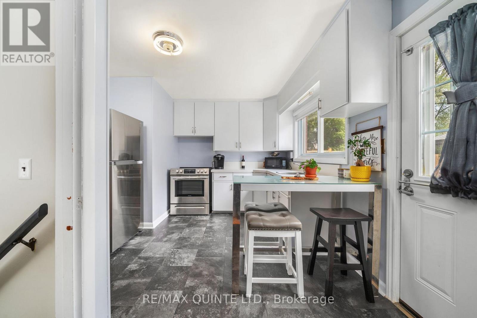 15 Linton Park Road, Belleville, ON photo 8