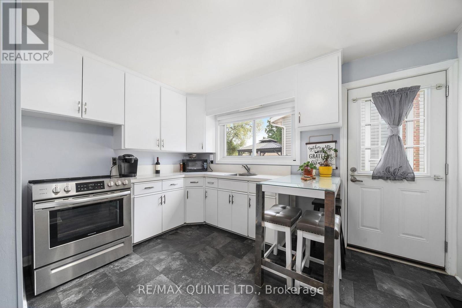 15 Linton Park Road, Belleville, ON photo 9