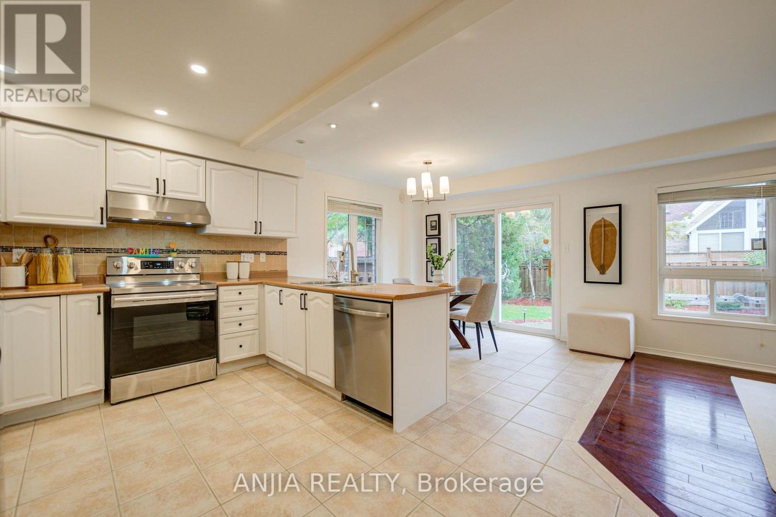 1 Aylesbury Gate, Markham, ON photo 12