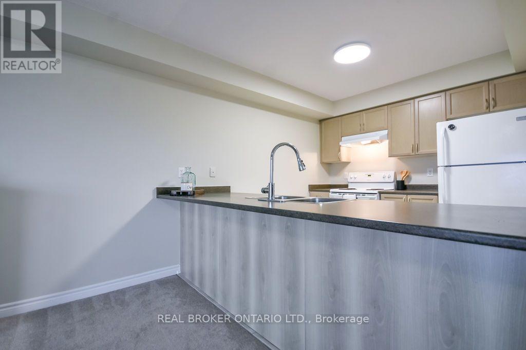 26- 137 Sydenham Wells, Barrie, ON photo 11