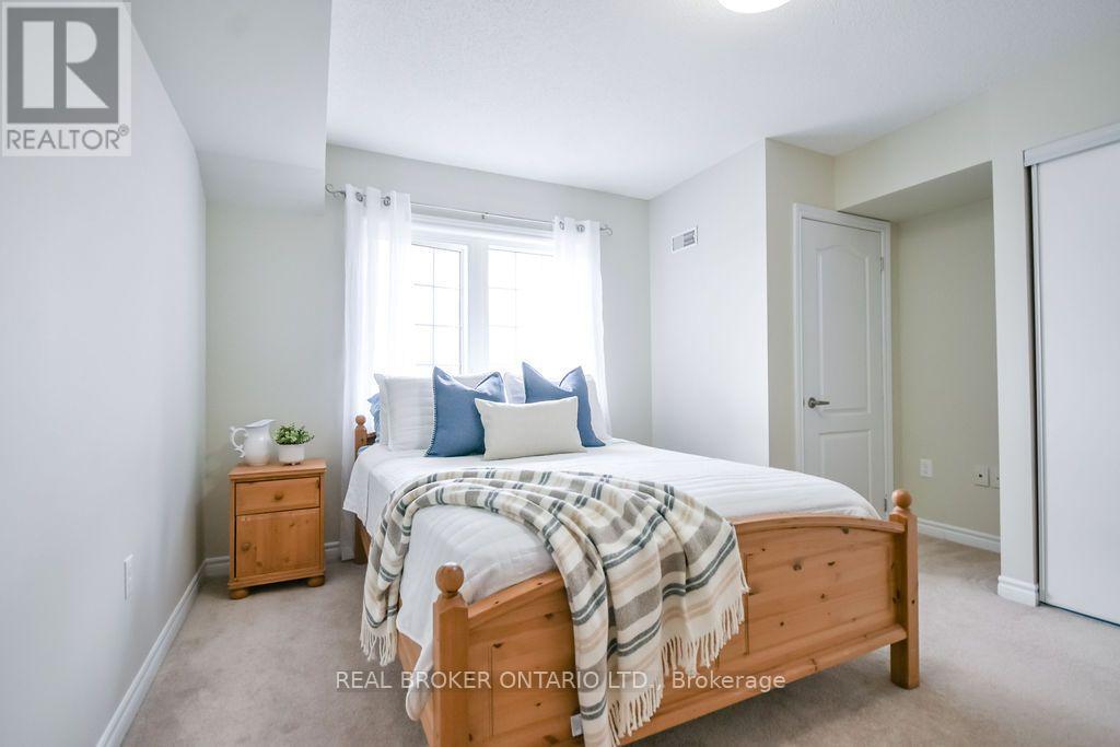 26- 137 Sydenham Wells, Barrie, ON photo 17