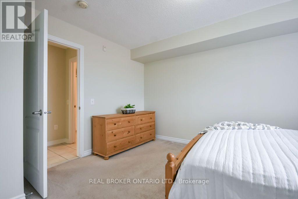 26- 137 Sydenham Wells, Barrie, ON photo 18