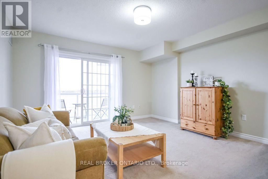 26- 137 Sydenham Wells, Barrie, ON photo 2