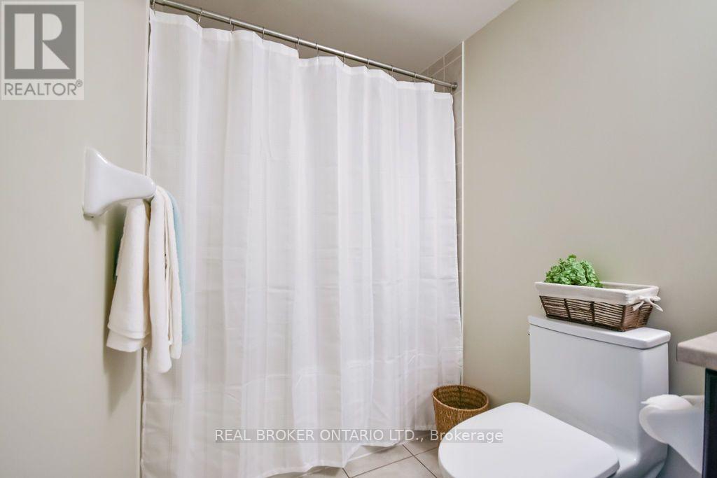 26- 137 Sydenham Wells, Barrie, ON photo 20