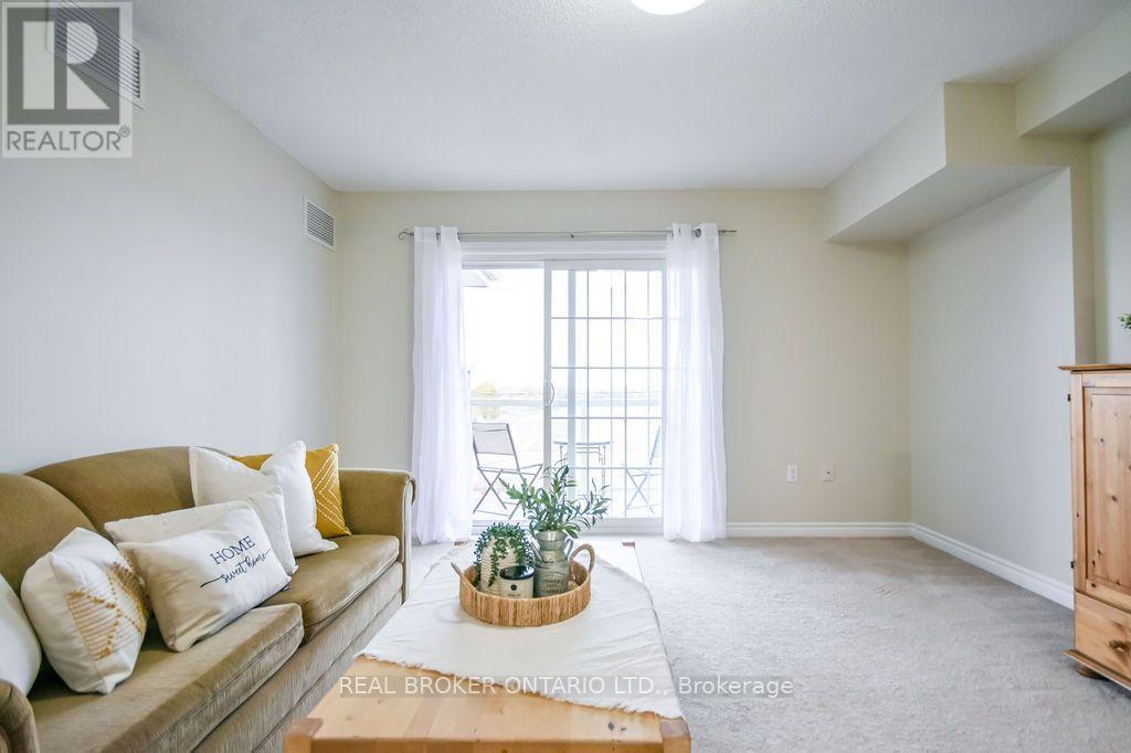 26- 137 Sydenham Wells, Barrie, ON photo 3