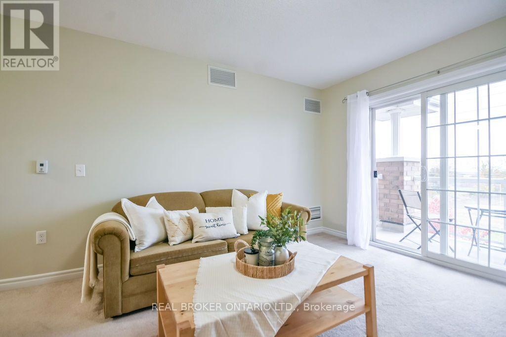 26- 137 Sydenham Wells, Barrie, ON photo 5