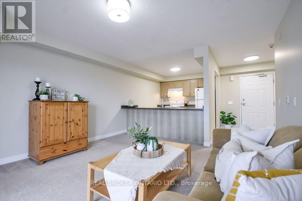 26- 137 Sydenham Wells, Barrie, ON photo 6