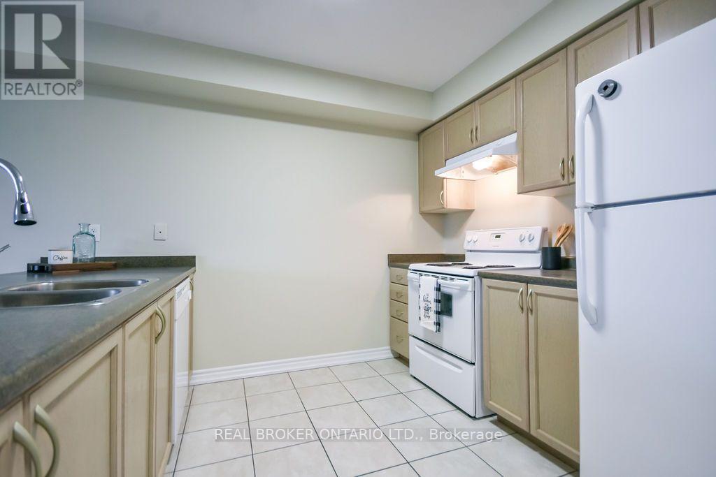 26- 137 Sydenham Wells, Barrie, ON photo 8