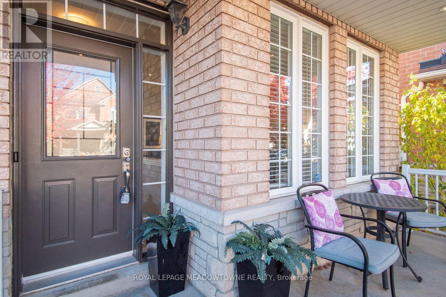 404 Black Drive, Milton, ON photo 3