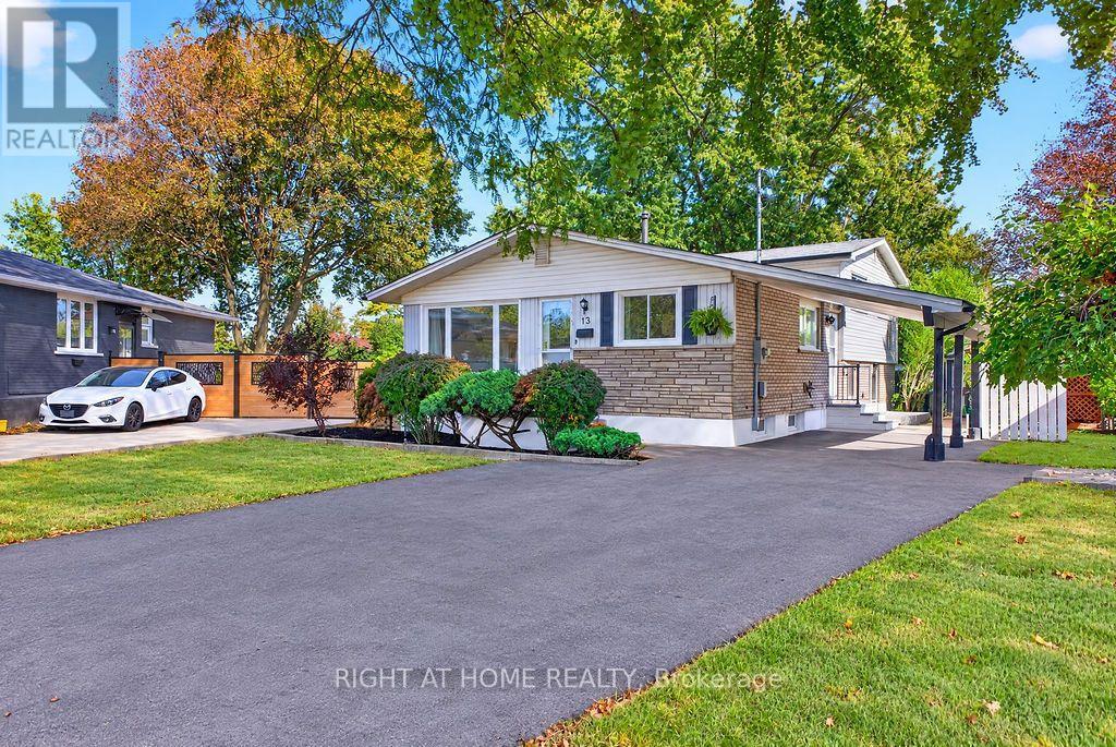 13 Crawford Drive, Hamilton, ON photo 2