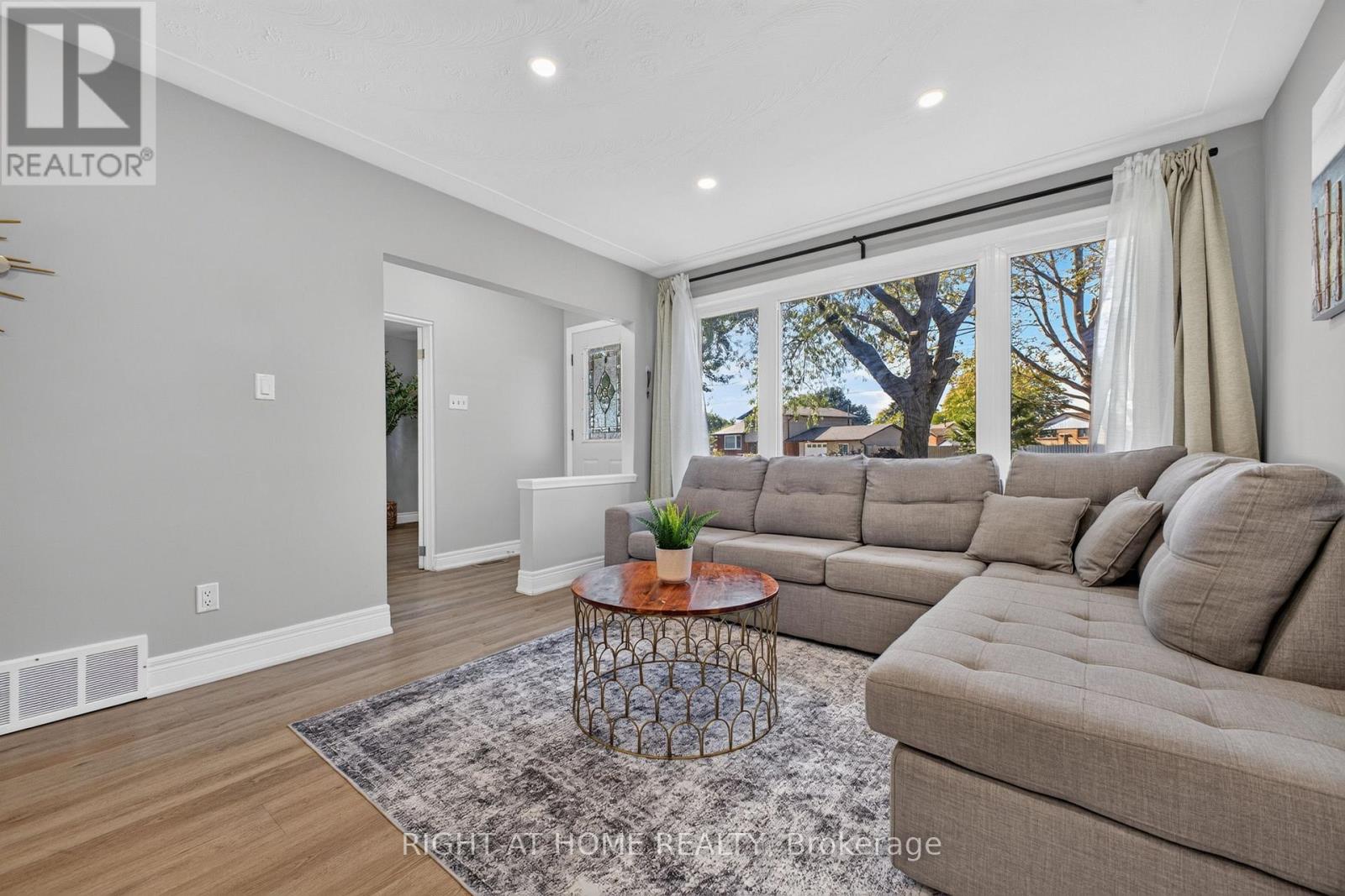 13 Crawford Drive, Hamilton, ON photo 9