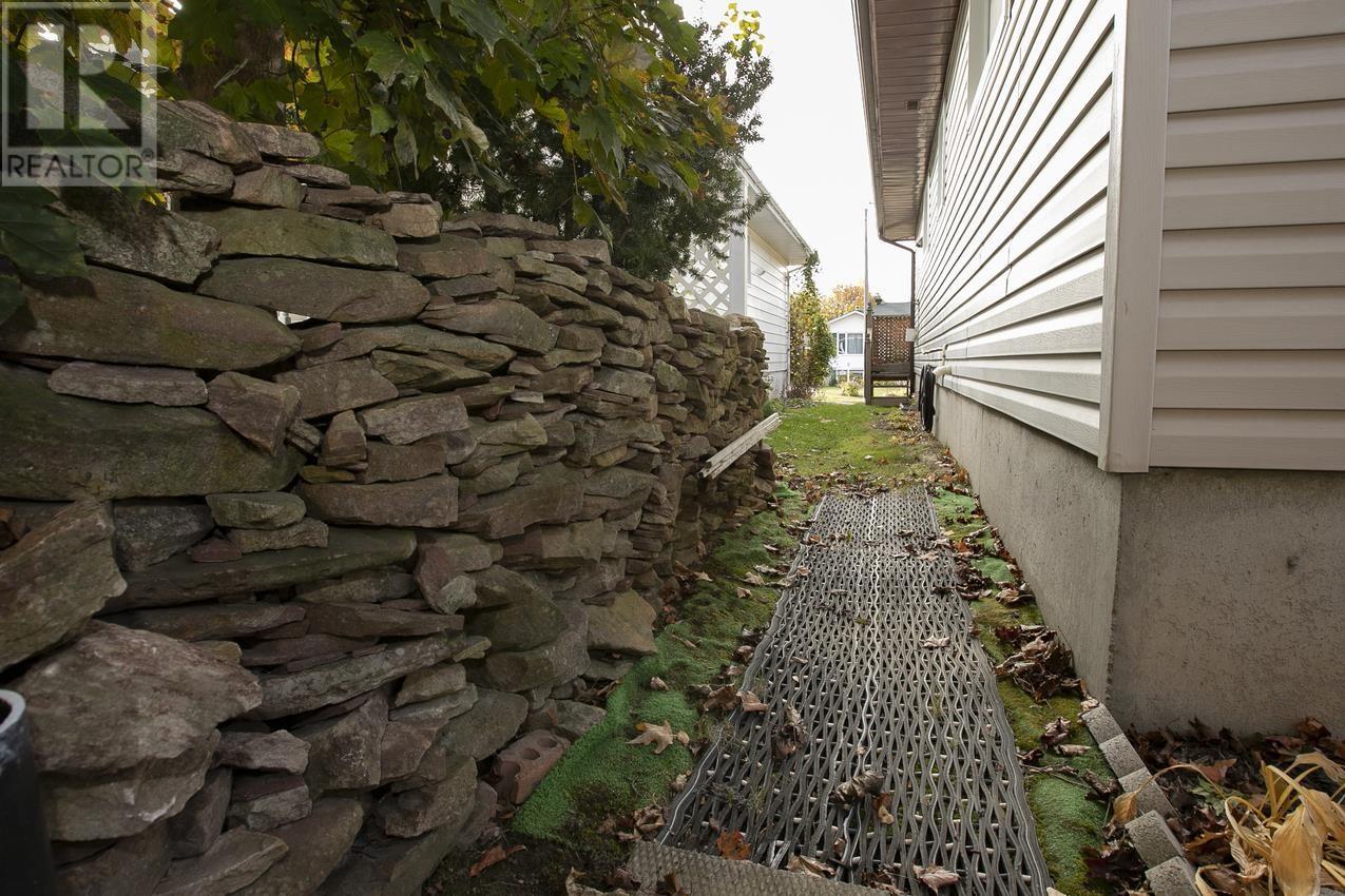36 Danby RD - 8