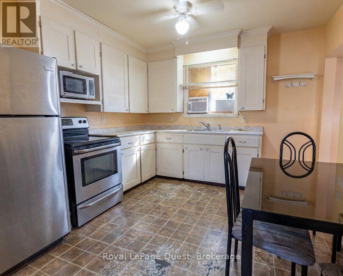 13 Grace Avenue, Orillia photo 40