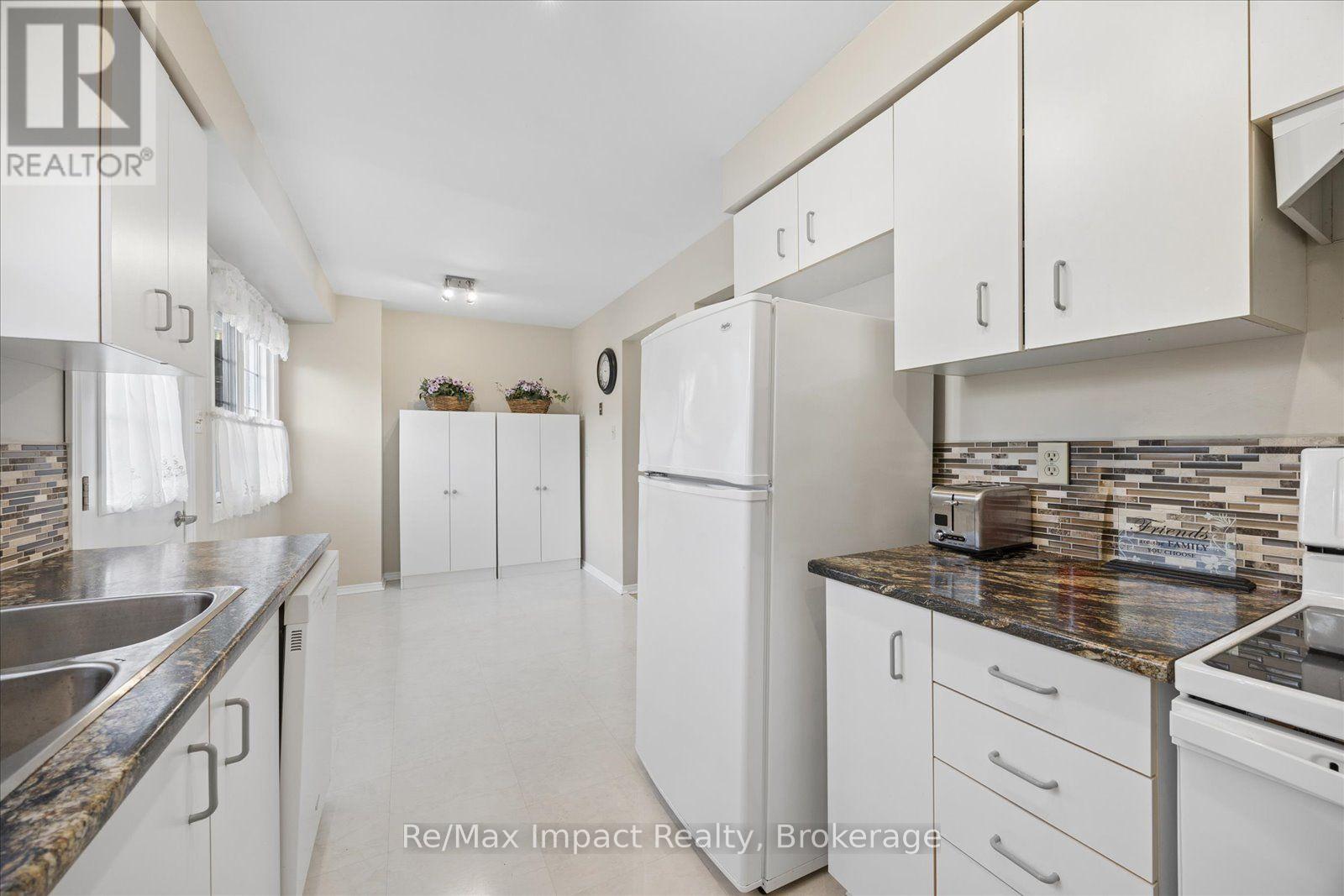 53- 10 Bassett Boulevard, Whitby, ON photo 12