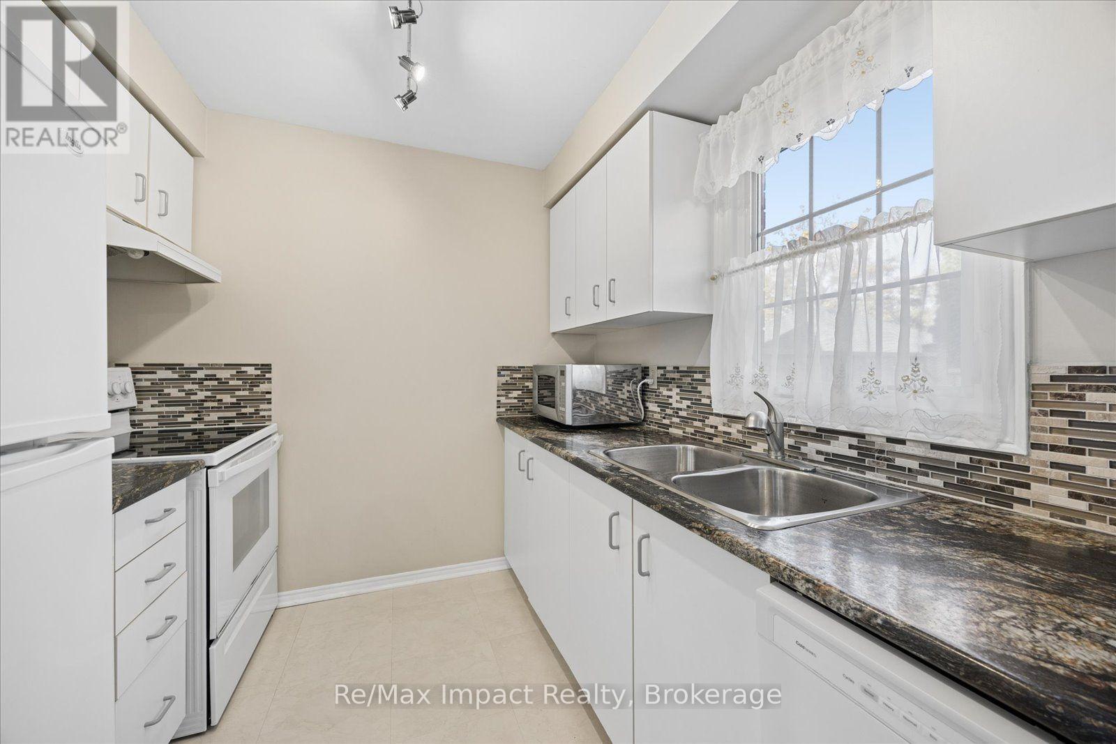 53- 10 Bassett Boulevard, Whitby, ON photo 9