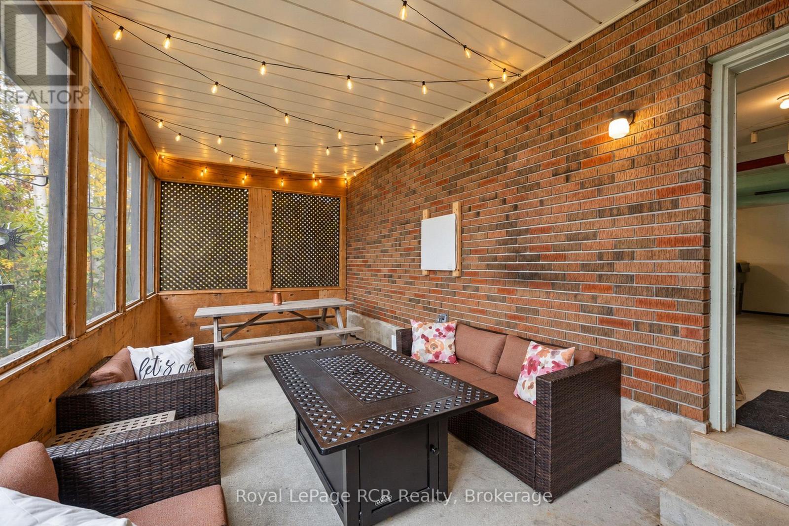 110 QUEEN STREET - 33