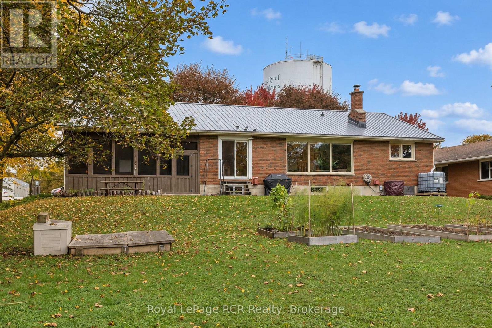 110 QUEEN STREET - 35