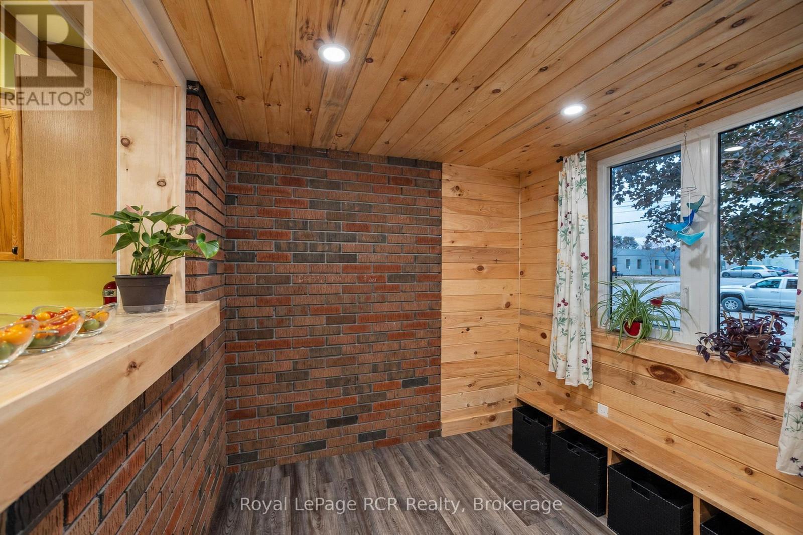 110 QUEEN STREET - 4