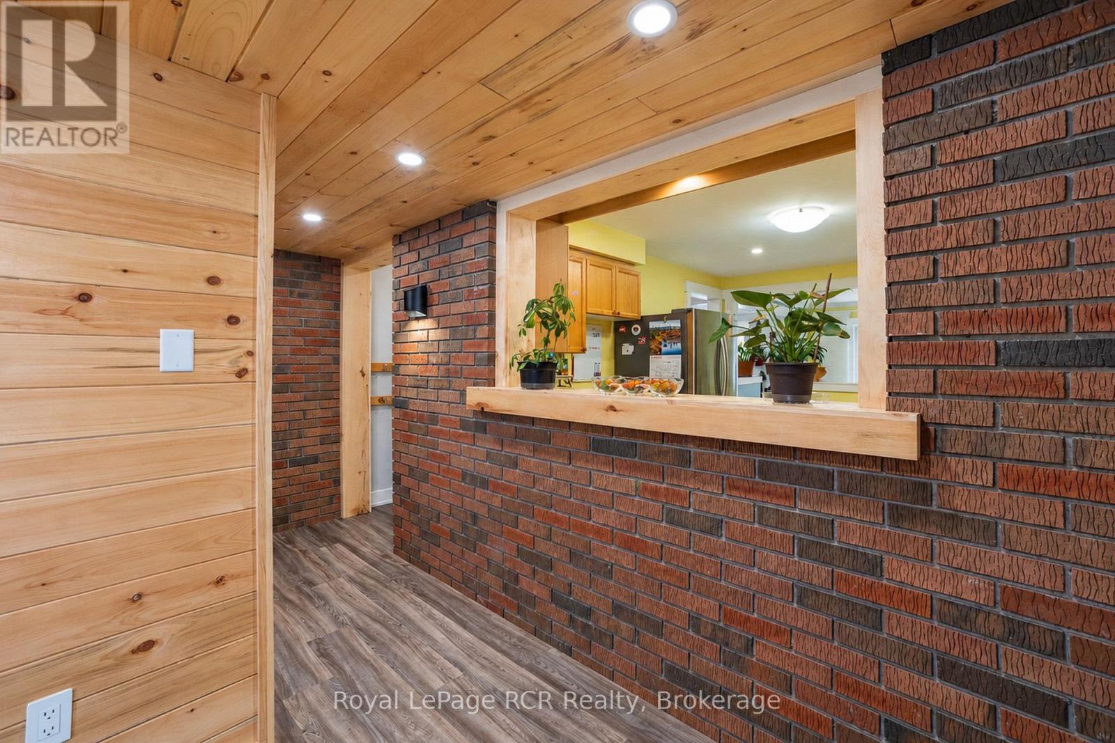 110 QUEEN STREET - 6