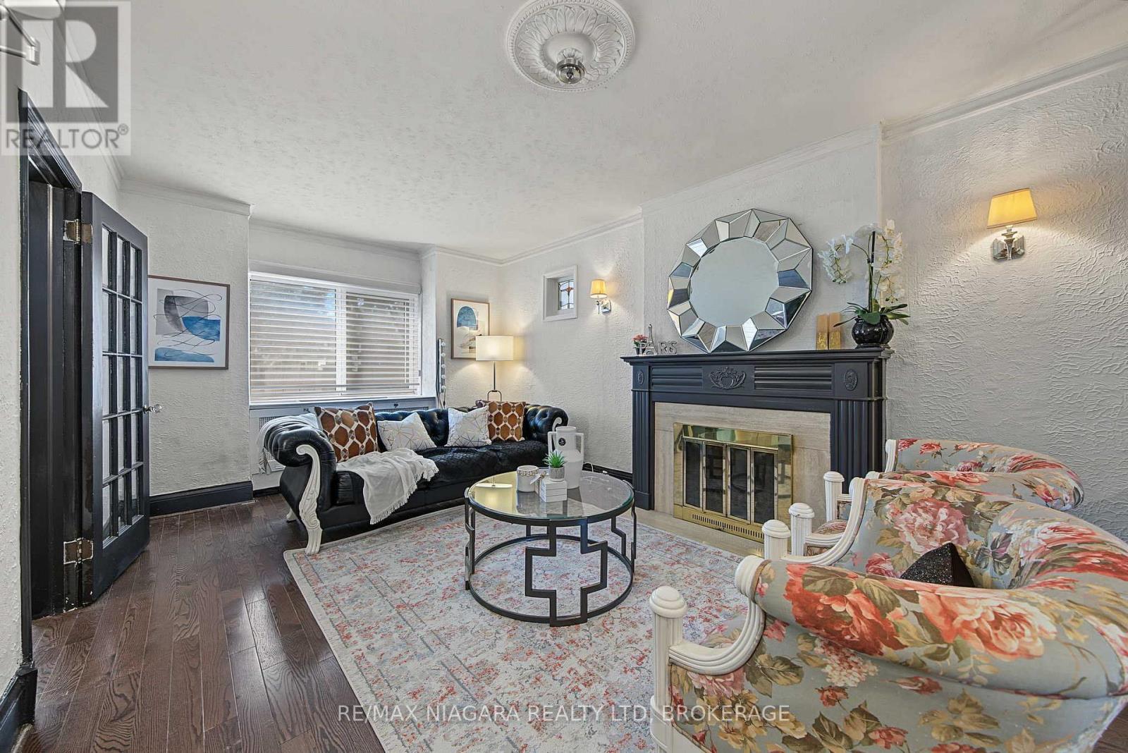 38 YONGE BOULEVARD - 10