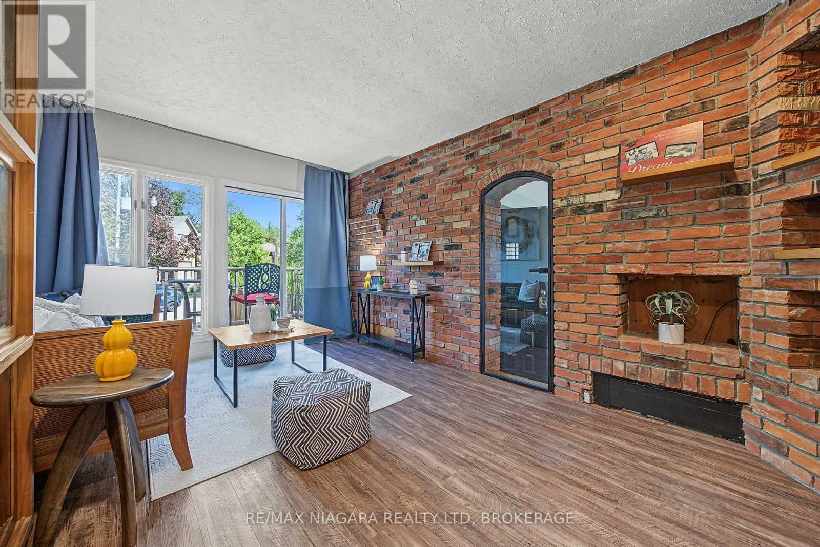 38 YONGE BOULEVARD - 13