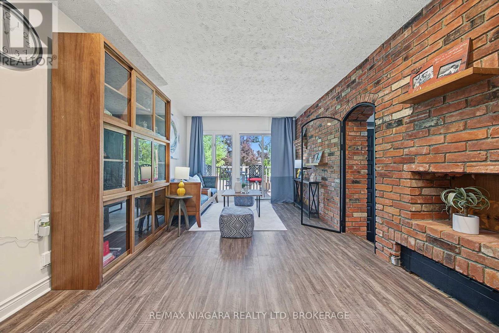 38 YONGE BOULEVARD - 14