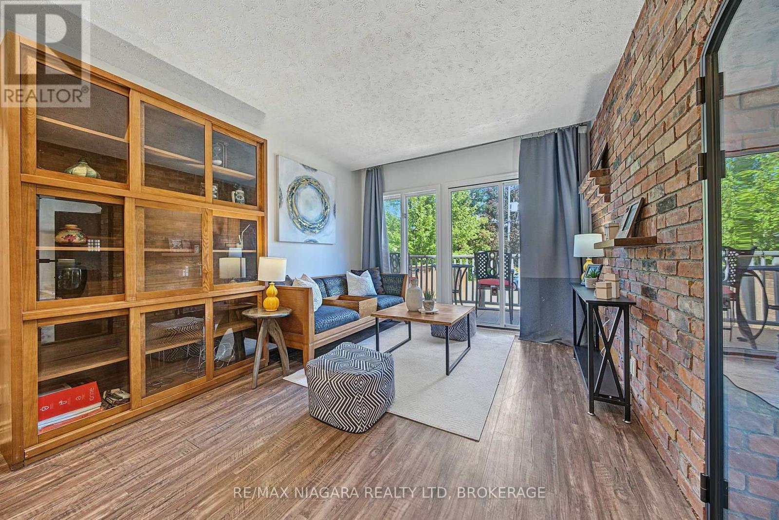 38 YONGE BOULEVARD - 15