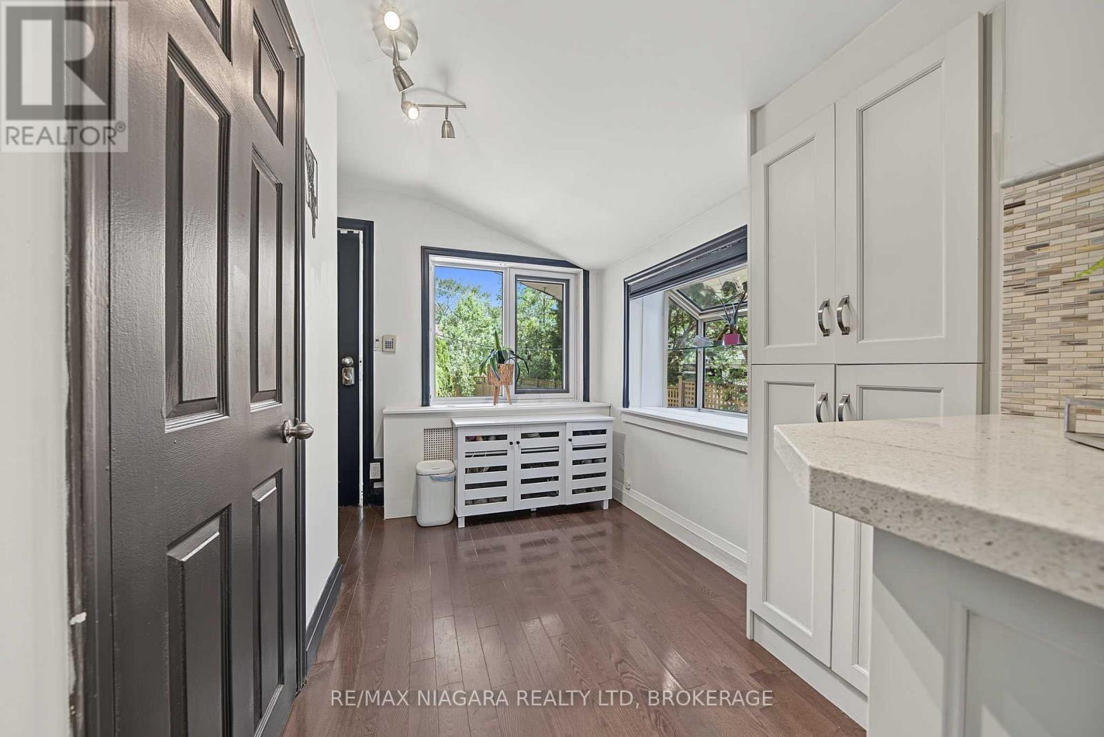 38 YONGE BOULEVARD - 21