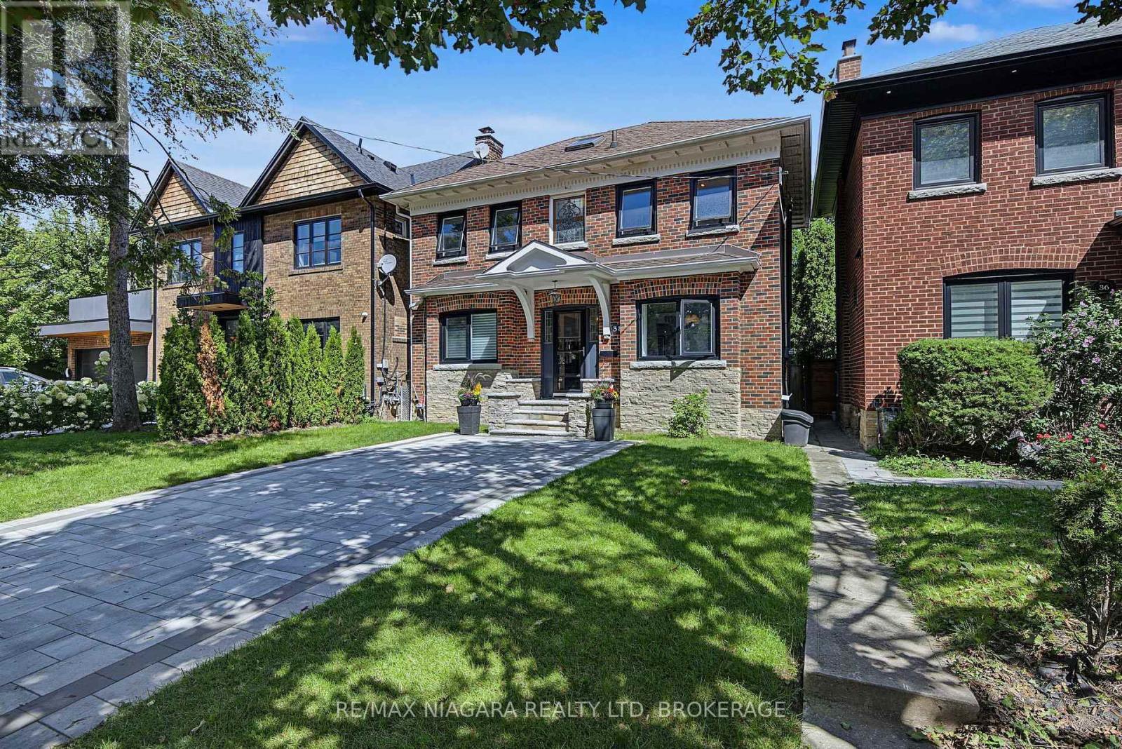 Photo of 38 YONGE BOULEVARD