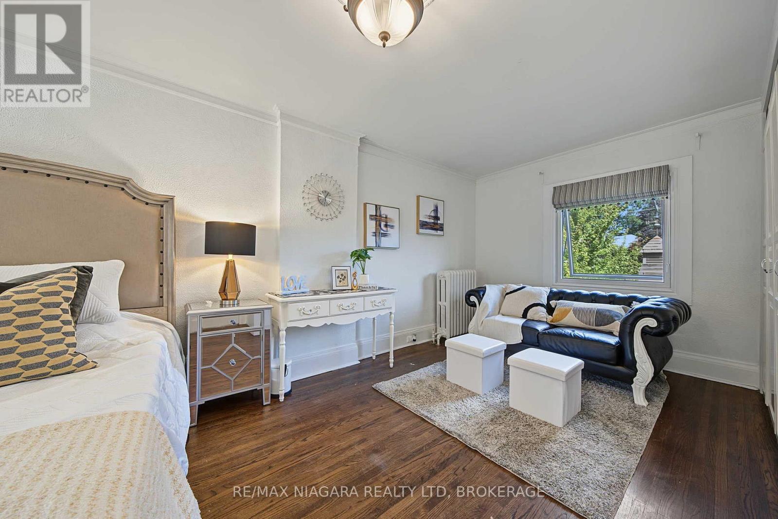38 YONGE BOULEVARD - 33