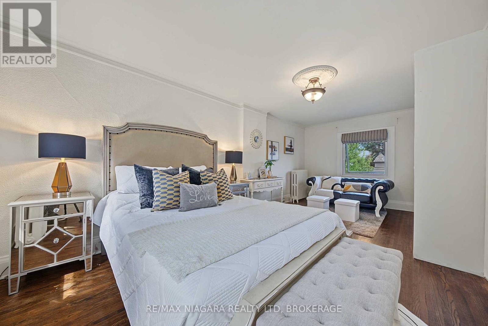 38 YONGE BOULEVARD - 34
