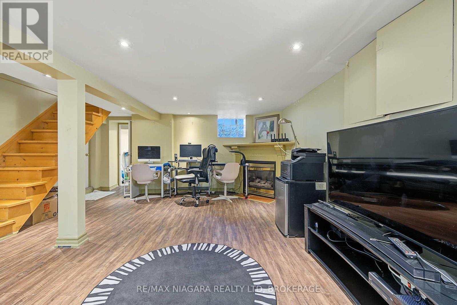 38 YONGE BOULEVARD - 37