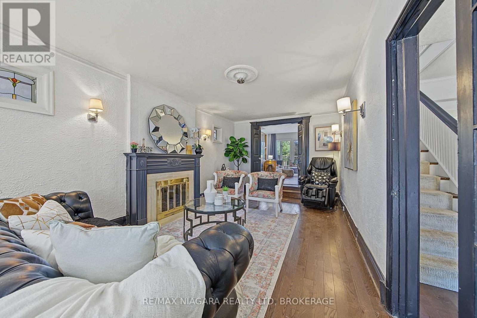 Photo of 38 YONGE BOULEVARD