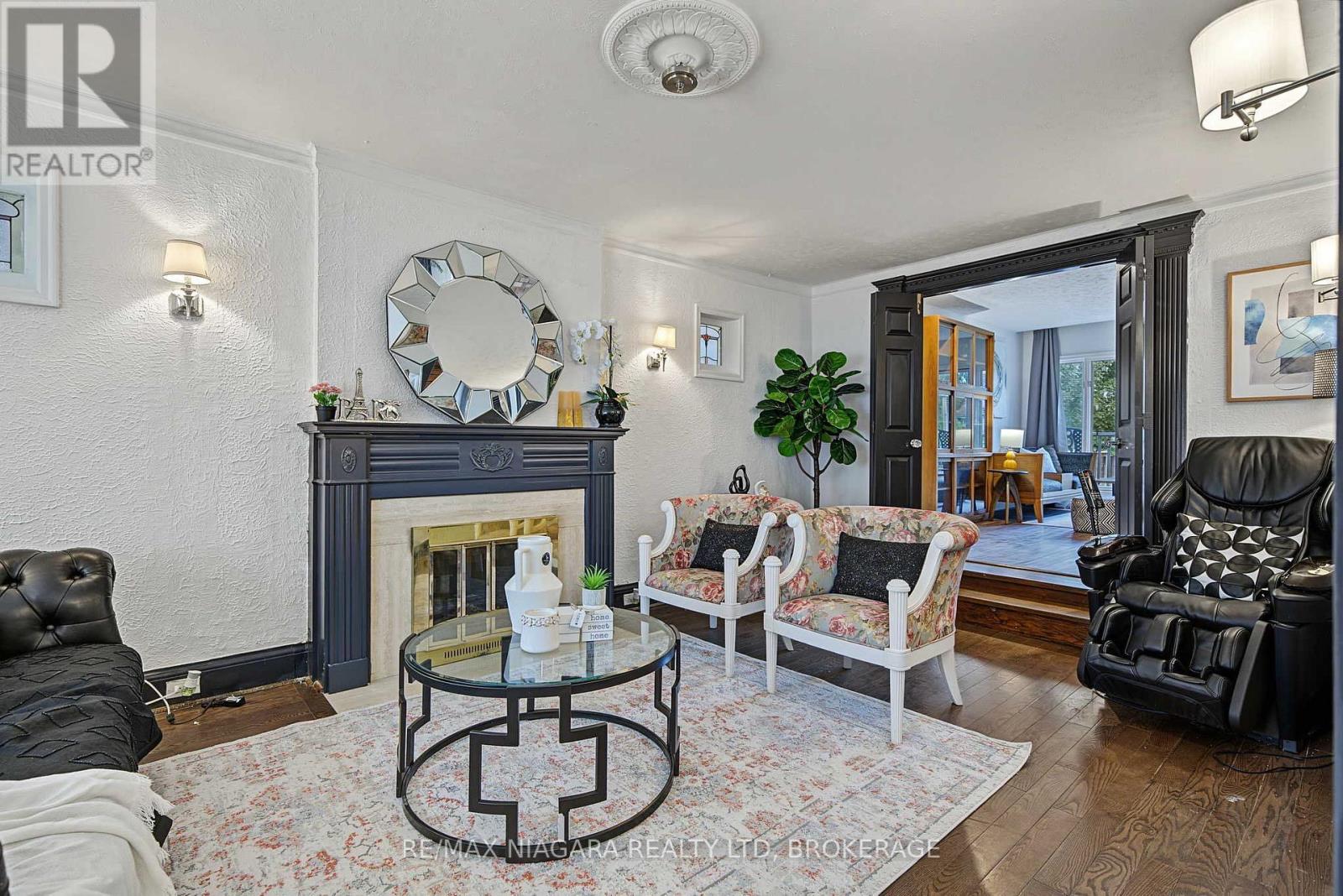 Photo of 38 YONGE BOULEVARD