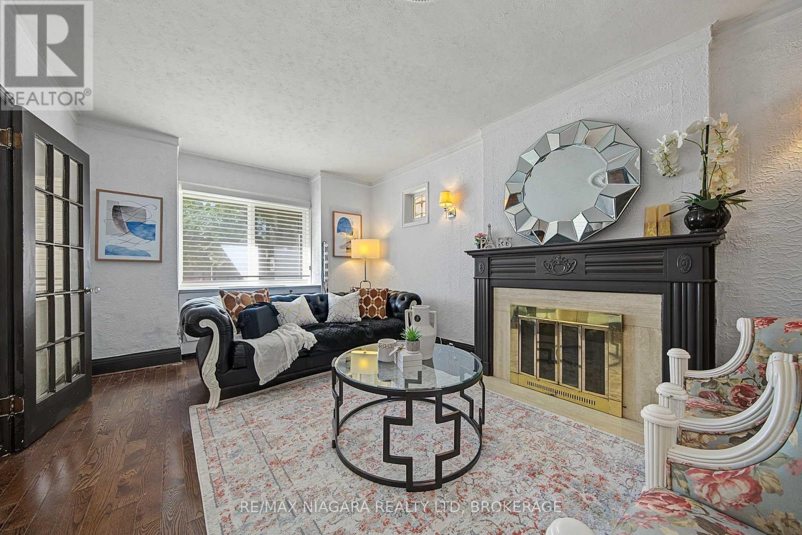 38 YONGE BOULEVARD - 9
