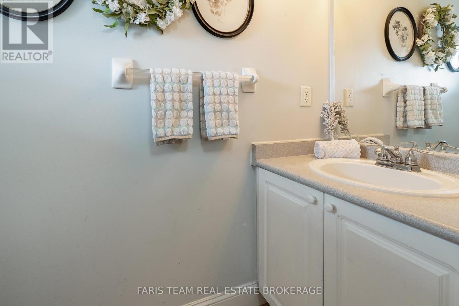 301 Dunsmore Lane, Barrie photo 10