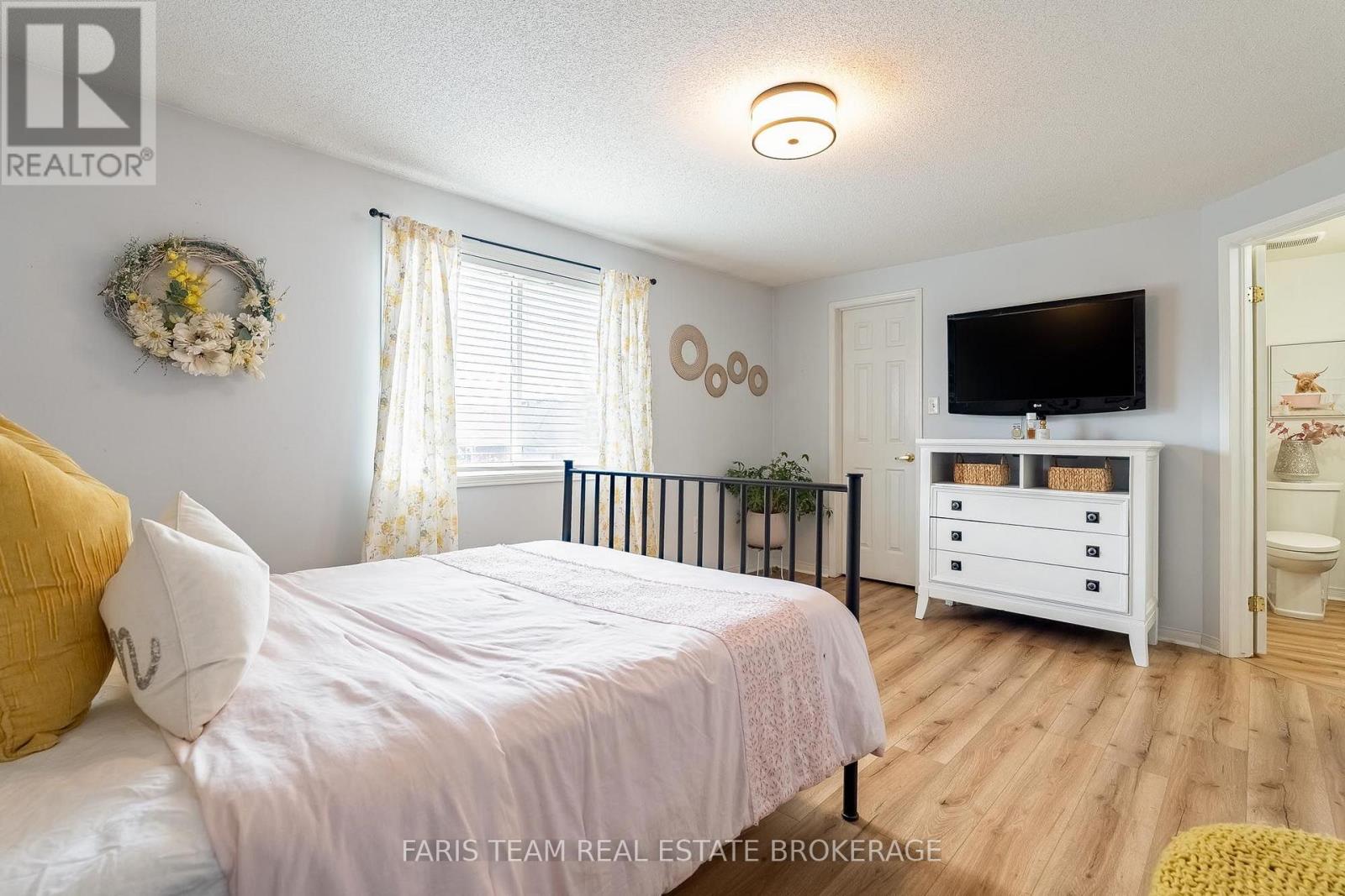 301 Dunsmore Lane, Barrie photo 11