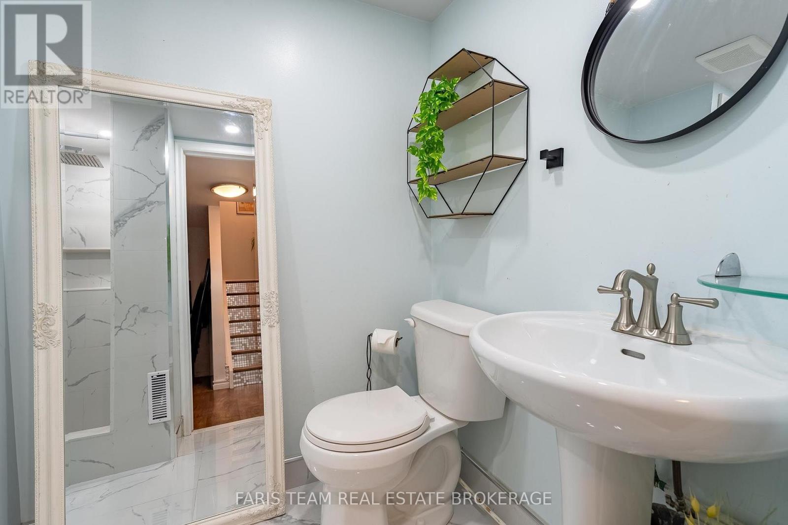 301 Dunsmore Lane, Barrie photo 16