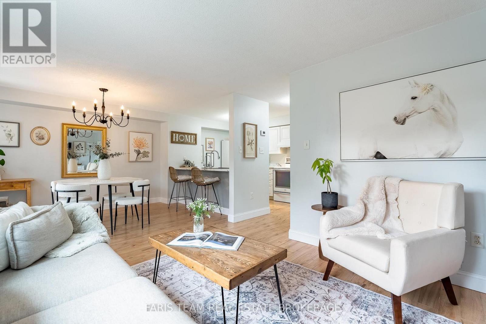 301 Dunsmore Lane, Barrie photo 9