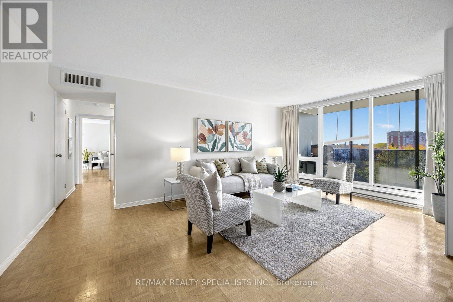 61 Richview Unit 609 photo 2
