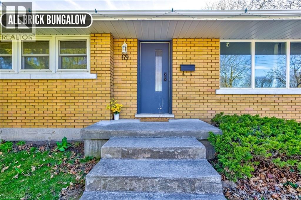 69 MAYWOOD Road Unit# Upper — photo 2